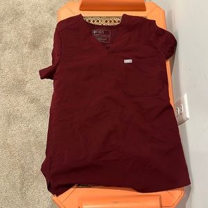 Figs Catarina Scrub Top Burgundy XS never worn